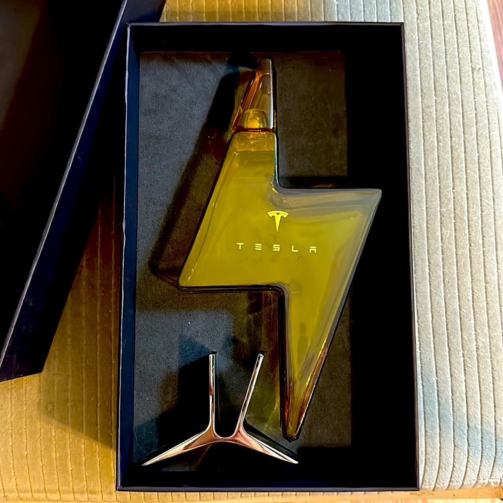 TESLA DECANTER W/ STAND & BOX NEW